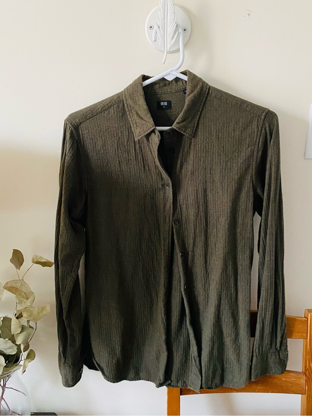 Uniqlo green flannel cotton button down top